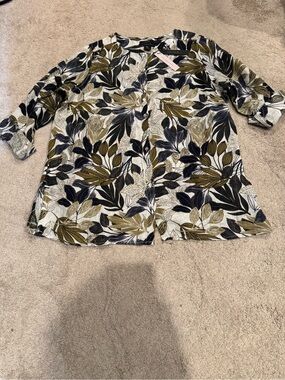 Tahari Olive & Navy Leaf-Print Button Front Top